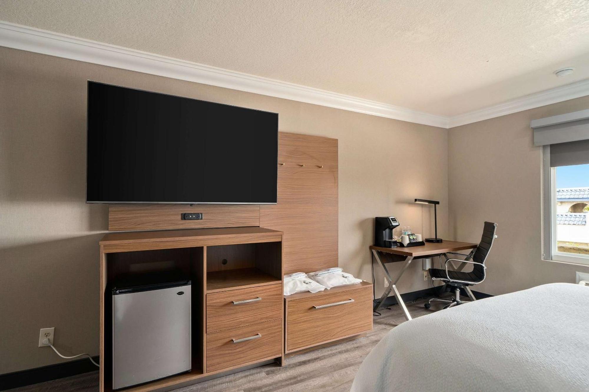 Best Western Plus Newport Mesa Inn Costa Mesa Exterior foto